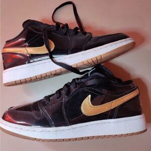 Air Jordan 1 Retro Low OG Metallic Gold Black Nike dunk yeezy